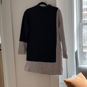 Color lock sweatshirt dress